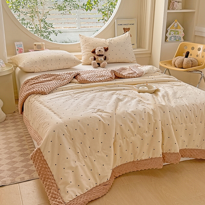 91家纺网 家纺一手货源 找家纺 梦依依 2026新款A类全棉豆豆绒大豆被冬被春秋被豆豆被子被芯 小黑点点-米