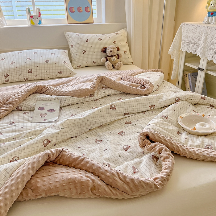 91家纺网 家纺一手货源 找家纺 梦依依 2026新款A类全棉豆豆绒大豆被冬被春秋被豆豆被子被芯 熊仔
