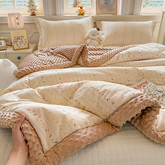 91家纺网 家纺一手货源 找家纺 梦依依 2026新款A类全棉豆豆绒大豆被冬被春秋被豆豆被子被芯 樱桃树