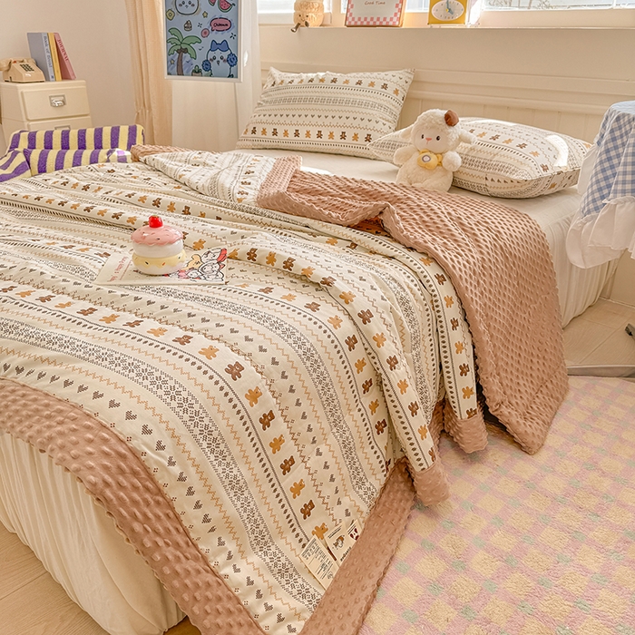 91家纺网 家纺一手货源 找家纺 梦依依 2026新款A类全棉豆豆绒大豆被冬被春秋被豆豆被子被芯 费尔岛小熊