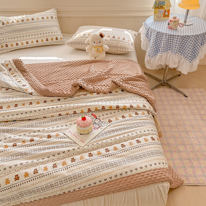 91家纺网 家纺一手货源 找家纺 梦依依 2026新款A类全棉豆豆绒大豆被冬被春秋被豆豆被子被芯 费尔岛小熊