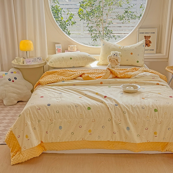 91家纺网 家纺一手货源 找家纺 梦依依 2026新款柔软舒适A类全棉豆豆被夏被春秋被子被芯 多彩笑脸