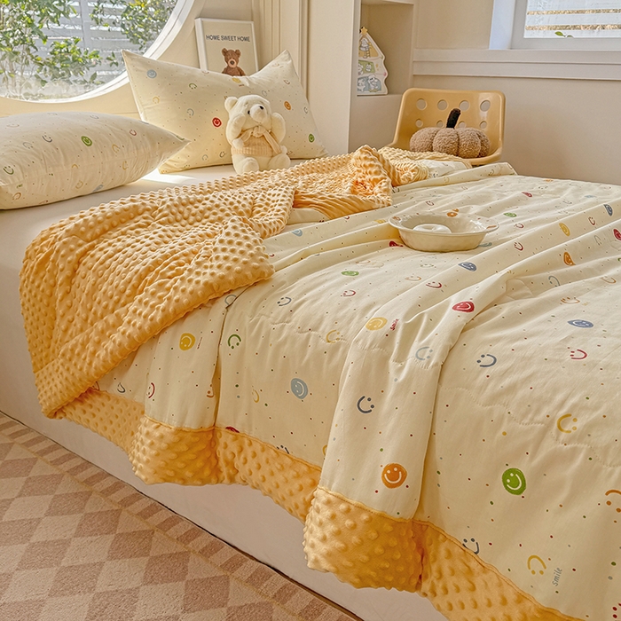 91家纺网 家纺一手货源 找家纺 梦依依 2026新款柔软舒适A类全棉豆豆被夏被春秋被子被芯 多彩笑脸