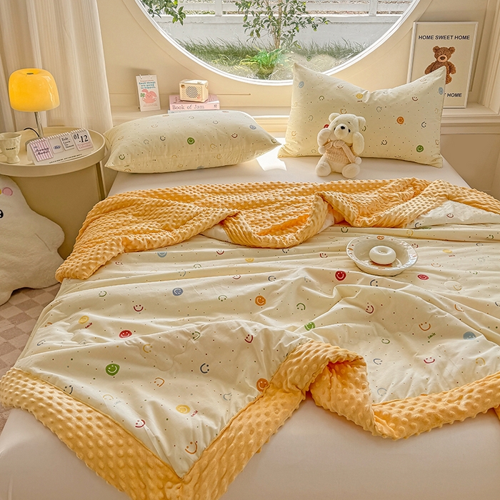 91家纺网 家纺一手货源 找家纺 梦依依 2026新款柔软舒适A类全棉豆豆被夏被春秋被子被芯 多彩笑脸