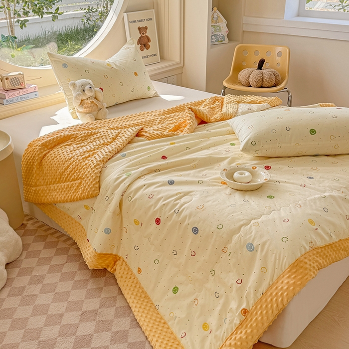 91家纺网 家纺一手货源 找家纺 梦依依 2026新款柔软舒适A类全棉豆豆被夏被春秋被子被芯 多彩笑脸