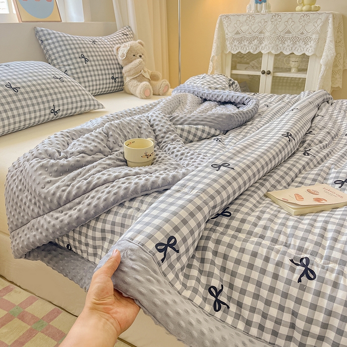 91家纺网 家纺一手货源 找家纺 梦依依 2026新款柔软舒适A类全棉豆豆被夏被春秋被子被芯 蝴蝶结灰