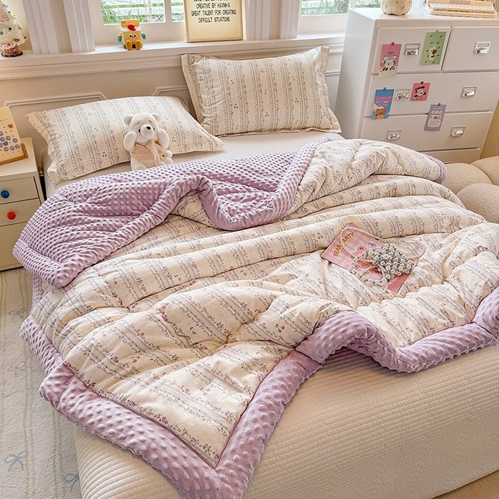 91家纺网 家纺一手货源 找家纺 梦依依 2026新款柔软舒适A类全棉豆豆被夏被春秋被子被芯 花季时光