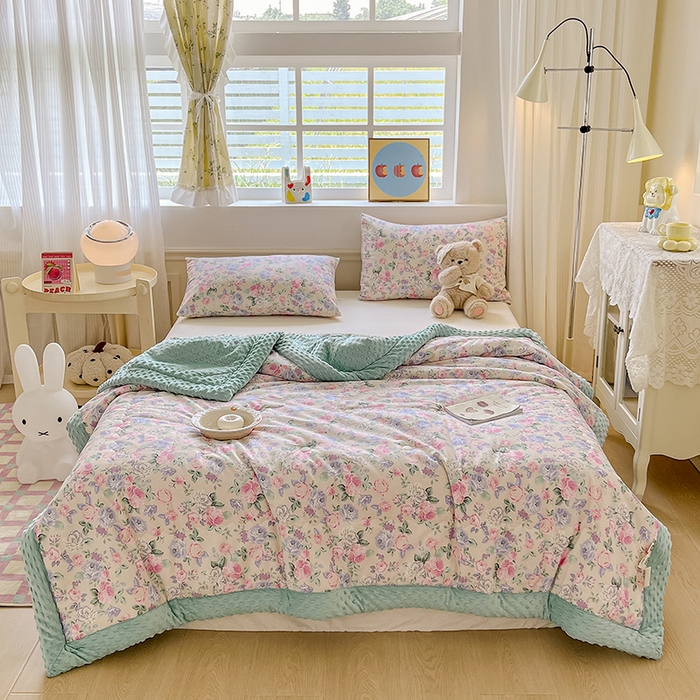 91家纺网 家纺一手货源 找家纺 梦依依 2026新款柔软舒适A类全棉豆豆被夏被春秋被子被芯 花森密语（粉）