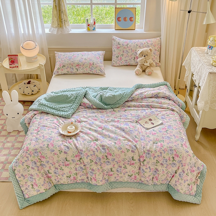 91家纺网 家纺一手货源 找家纺 梦依依 2026新款柔软舒适A类全棉豆豆被夏被春秋被子被芯 花森密语（粉）