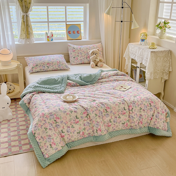 91家纺网 家纺一手货源 找家纺 梦依依 2026新款柔软舒适A类全棉豆豆被夏被春秋被子被芯 花森密语（粉）