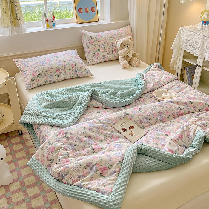 91家纺网 家纺一手货源 找家纺 梦依依 2026新款柔软舒适A类全棉豆豆被夏被春秋被子被芯 花森密语（粉）