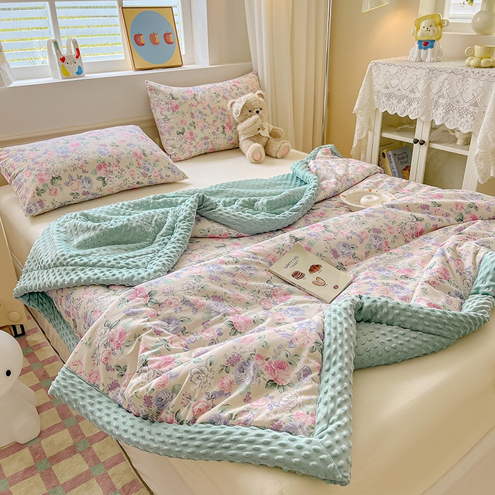 91家纺网 家纺一手货源 找家纺 梦依依 2026新款柔软舒适A类全棉豆豆被夏被春秋被子被芯 花森密语（粉）