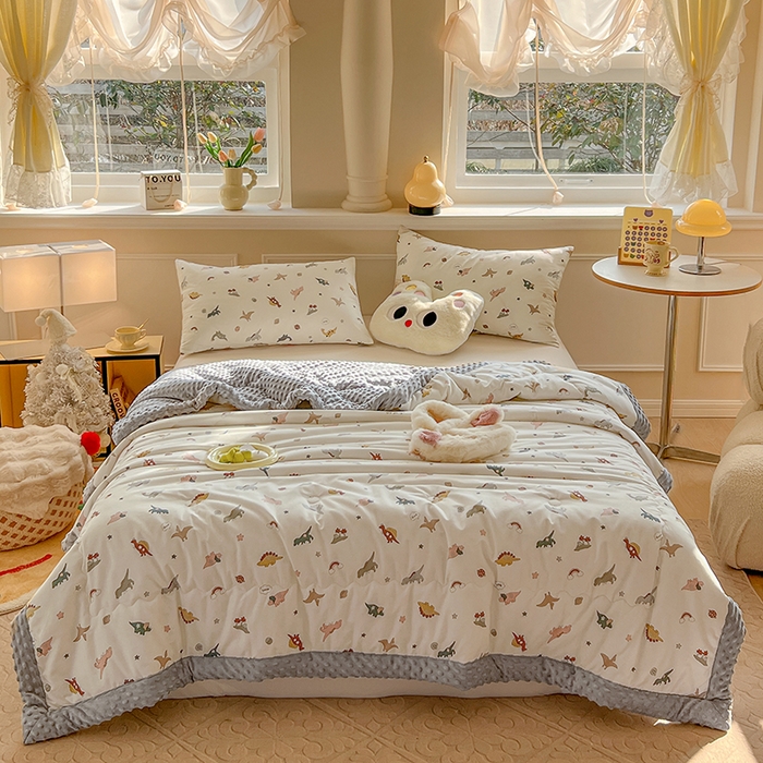 91家纺网 家纺一手货源 找家纺 梦依依 2026新款柔软舒适A类全棉豆豆被夏被春秋被子被芯 恐龙星球