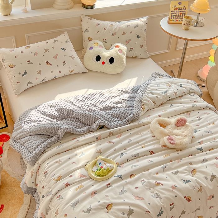 91家纺网 家纺一手货源 找家纺 梦依依 2026新款柔软舒适A类全棉豆豆被夏被春秋被子被芯 恐龙星球