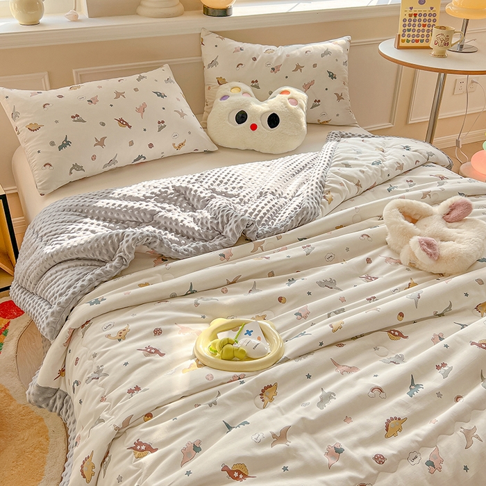 91家纺网 家纺一手货源 找家纺 梦依依 2026新款柔软舒适A类全棉豆豆被夏被春秋被子被芯 恐龙星球