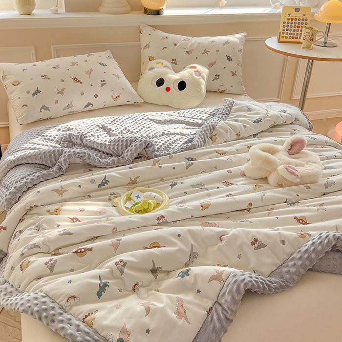 91家纺网 家纺一手货源 找家纺 梦依依 2026新款柔软舒适A类全棉豆豆被夏被春秋被子被芯 恐龙星球