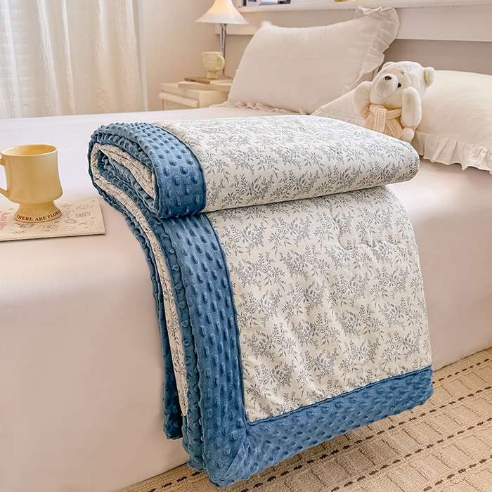 91家纺网 家纺一手货源 找家纺 梦依依 2026新款柔软舒适A类全棉豆豆被夏被春秋被子被芯 瑞莎-蓝