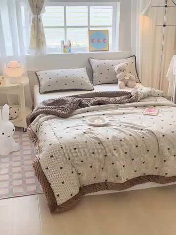 91家纺网 家纺一手货源 找家纺 梦依依 2026新款柔软舒适A类全棉豆豆被夏被春秋被子被芯 守护爱心