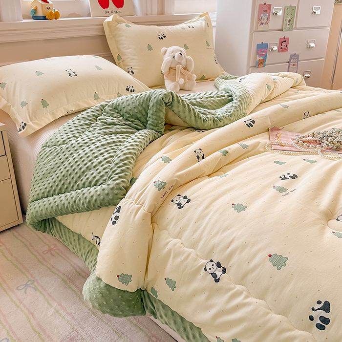 91家纺网 家纺一手货源 找家纺 梦依依 2026新款柔软舒适A类全棉豆豆被夏被春秋被子被芯 熊猫森林