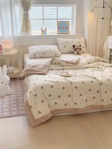 91家纺网 家纺一手货源 找家纺 梦依依 2026新款柔软舒适A类全棉豆豆被夏被春秋被子被芯 熊仔