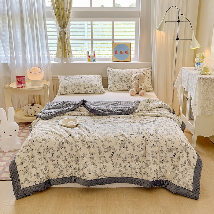 91家纺网 家纺一手货源 找家纺 梦依依 2026新款柔软舒适A类全棉豆豆被夏被春秋被子被芯 萱花