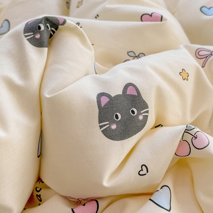 91家纺网 家纺一手货源 找家纺 梦依依 2026新款柔软舒适A类全棉豆豆被夏被春秋被子被芯 樱桃猫