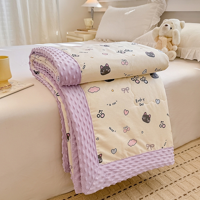 91家纺网 家纺一手货源 找家纺 梦依依 2026新款柔软舒适A类全棉豆豆被夏被春秋被子被芯 樱桃猫