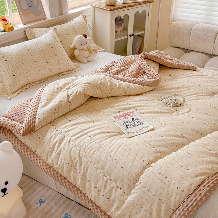 91家纺网 家纺一手货源 找家纺 梦依依 2026新款柔软舒适A类全棉豆豆被夏被春秋被子被芯 樱桃树