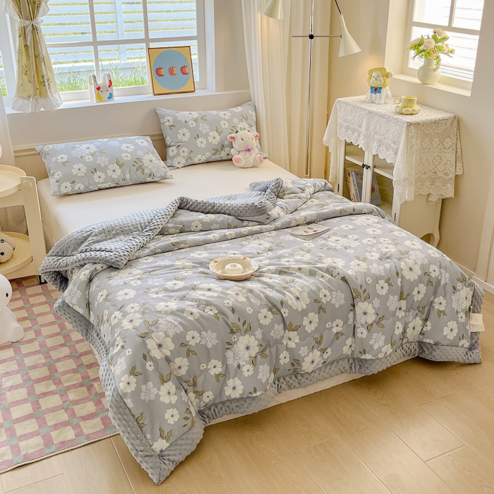 91家纺网 家纺一手货源 找家纺 梦依依 2026新款柔软舒适A类全棉豆豆被夏被春秋被子被芯 云深白茶