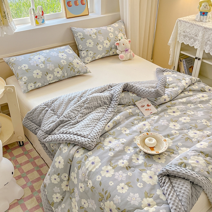 91家纺网 家纺一手货源 找家纺 梦依依 2026新款柔软舒适A类全棉豆豆被夏被春秋被子被芯 云深白茶