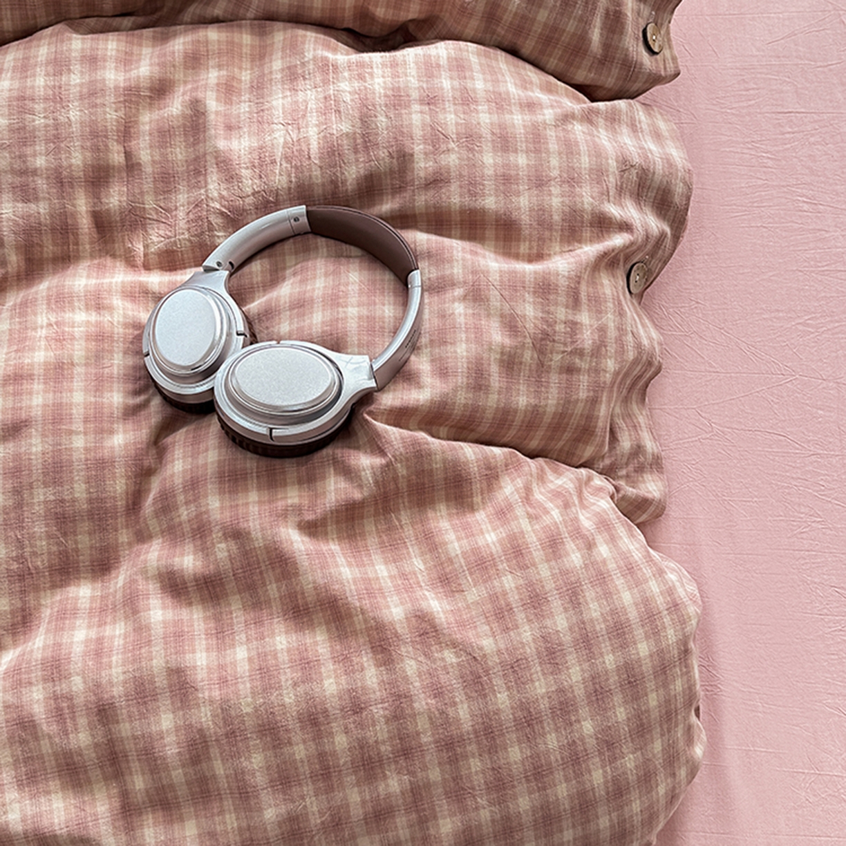 91家纺网 家纺一手货源 找家纺 梦依依 2026新款A类全棉色织水洗棉纯棉格子钮扣款四件套学生宿舍三件套 浣花