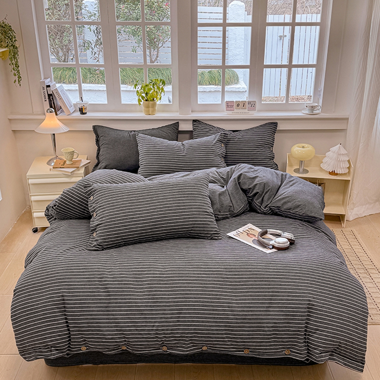 91家纺网 家纺一手货源 找家纺 梦依依 2026新款A类全棉色织水洗棉纯棉格子钮扣款四件套学生宿舍三件套 小灰条