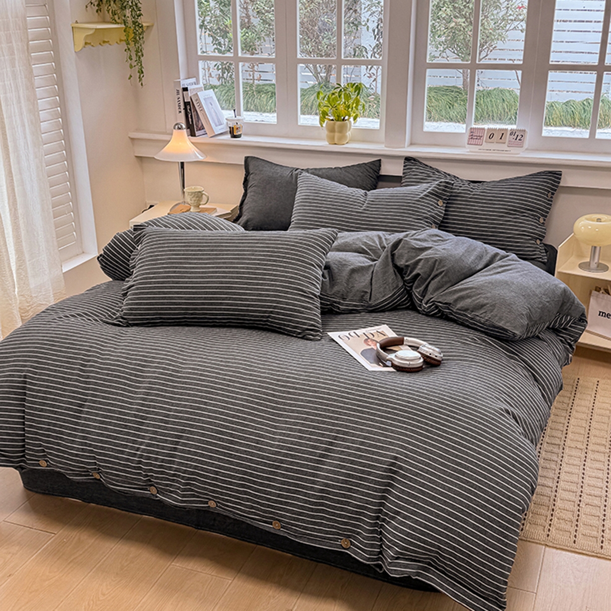 91家纺网 家纺一手货源 找家纺 梦依依 2026新款A类全棉色织水洗棉纯棉格子钮扣款四件套学生宿舍三件套 小灰条