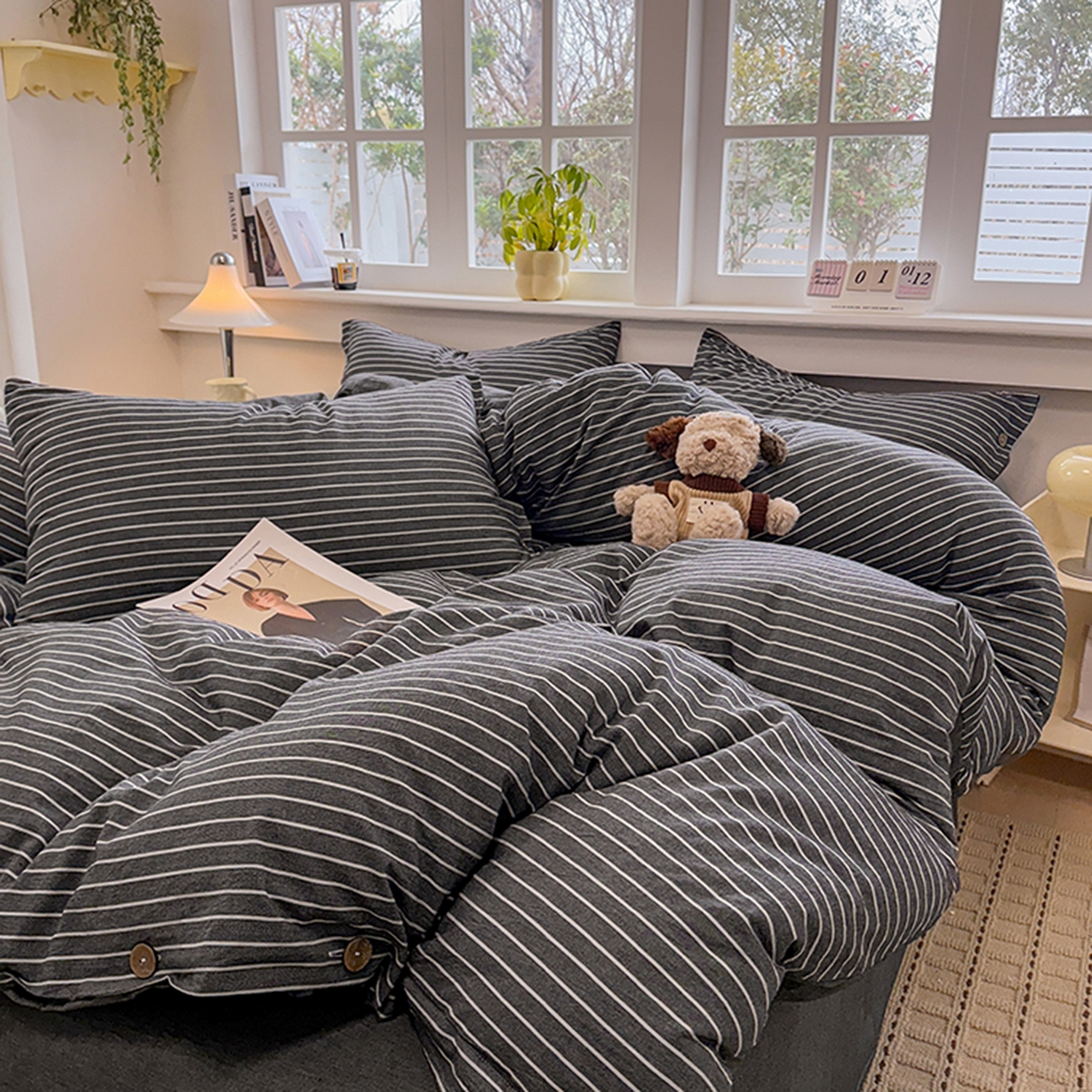 91家纺网 家纺一手货源 找家纺 梦依依 2026新款A类全棉色织水洗棉纯棉格子钮扣款四件套学生宿舍三件套 小灰条