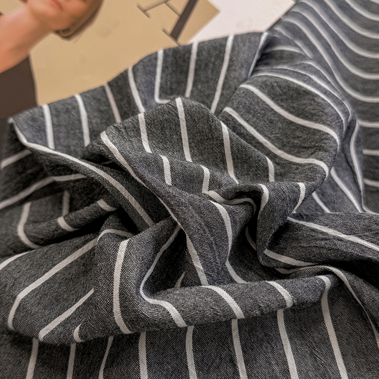 91家纺网 家纺一手货源 找家纺 梦依依 2026新款A类全棉色织水洗棉纯棉格子钮扣款四件套学生宿舍三件套 小灰条