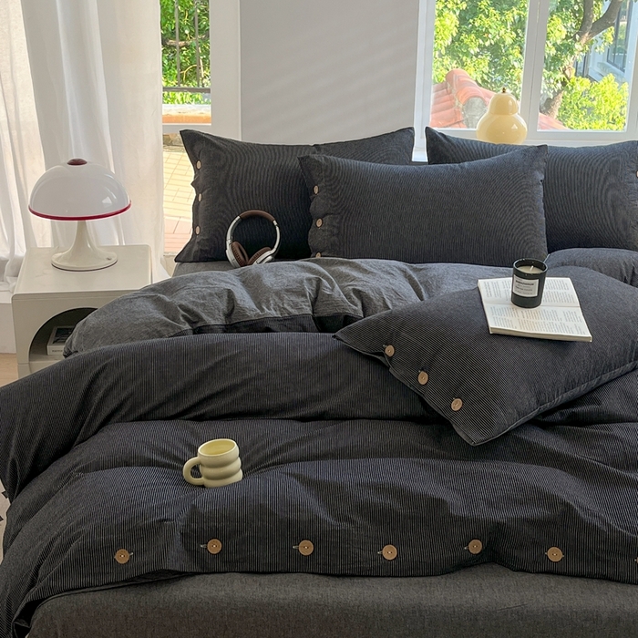 91家纺网 家纺一手货源 找家纺 梦依依 2026新款A类全棉色织水洗棉纯棉格子钮扣款四件套学生宿舍三件套 黑细条