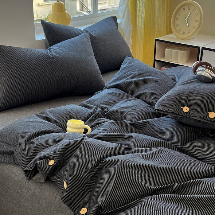 91家纺网 家纺一手货源 找家纺 梦依依 2026新款A类全棉色织水洗棉纯棉格子钮扣款四件套学生宿舍三件套 黑细条