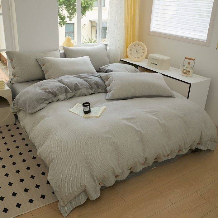 91家纺网 家纺一手货源 找家纺 梦依依 2026新款A类全棉色织水洗棉纯棉格子钮扣款四件套学生宿舍三件套 灰细条