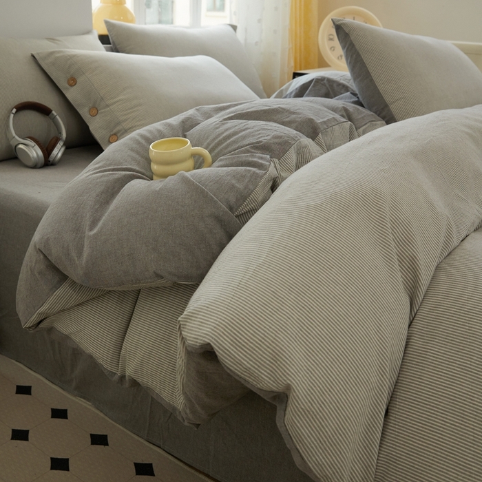 91家纺网 家纺一手货源 找家纺 梦依依 2026新款A类全棉色织水洗棉纯棉格子钮扣款四件套学生宿舍三件套 灰细条