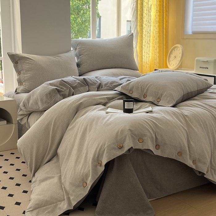 91家纺网 家纺一手货源 找家纺 梦依依 2026新款A类全棉色织水洗棉纯棉格子钮扣款四件套学生宿舍三件套 灰细条