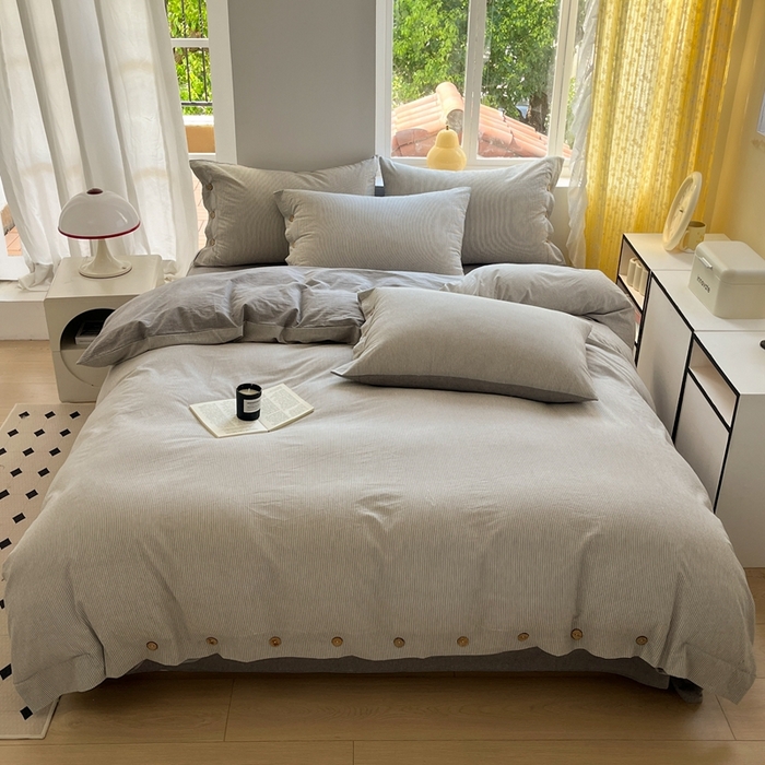 91家纺网 家纺一手货源 找家纺 梦依依 2026新款A类全棉色织水洗棉纯棉格子钮扣款四件套学生宿舍三件套 灰细条