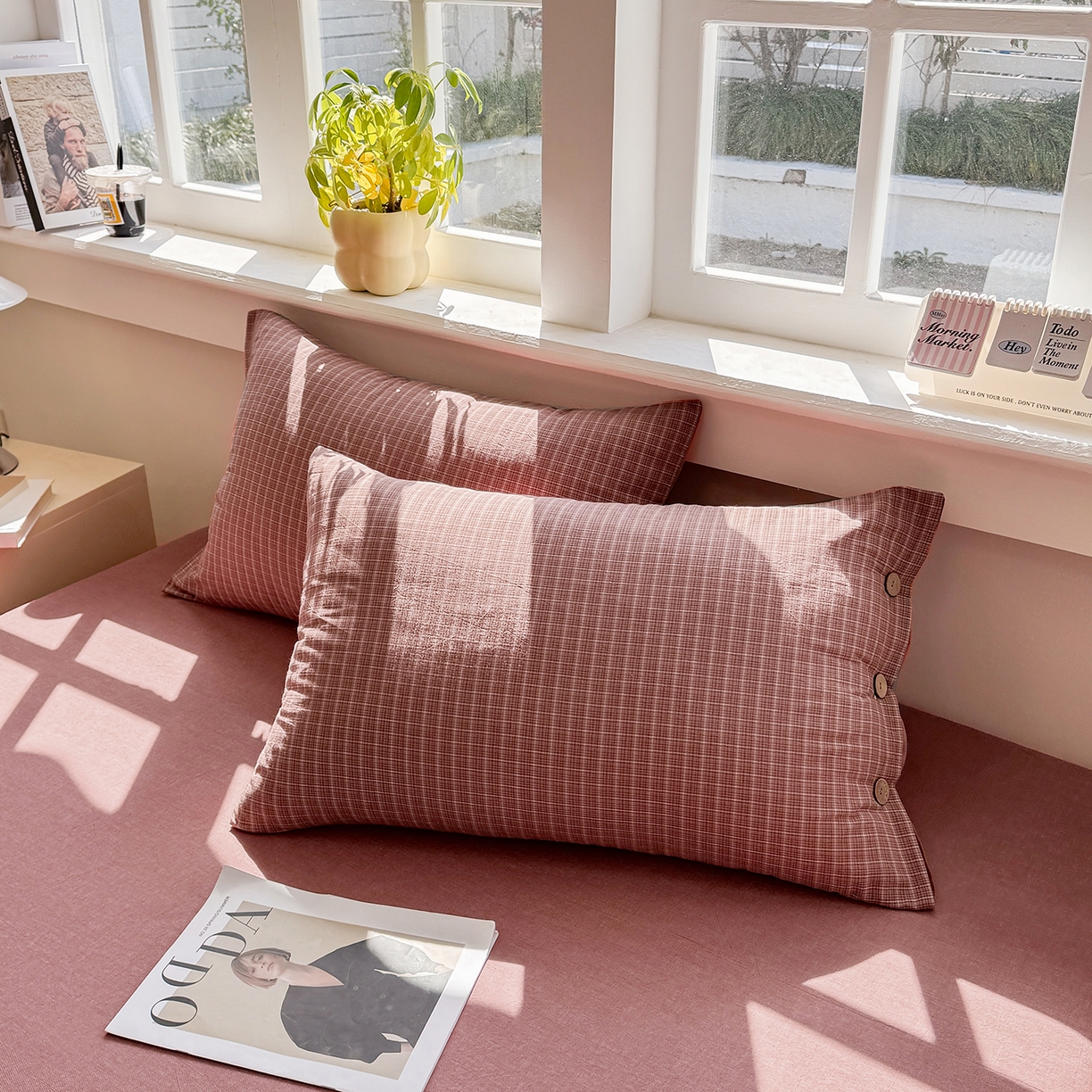 91家纺网 家纺一手货源 找家纺 梦依依 2026新款A类全棉色织水洗棉纯棉格子钮扣款四件套学生宿舍三件套 晚晴红