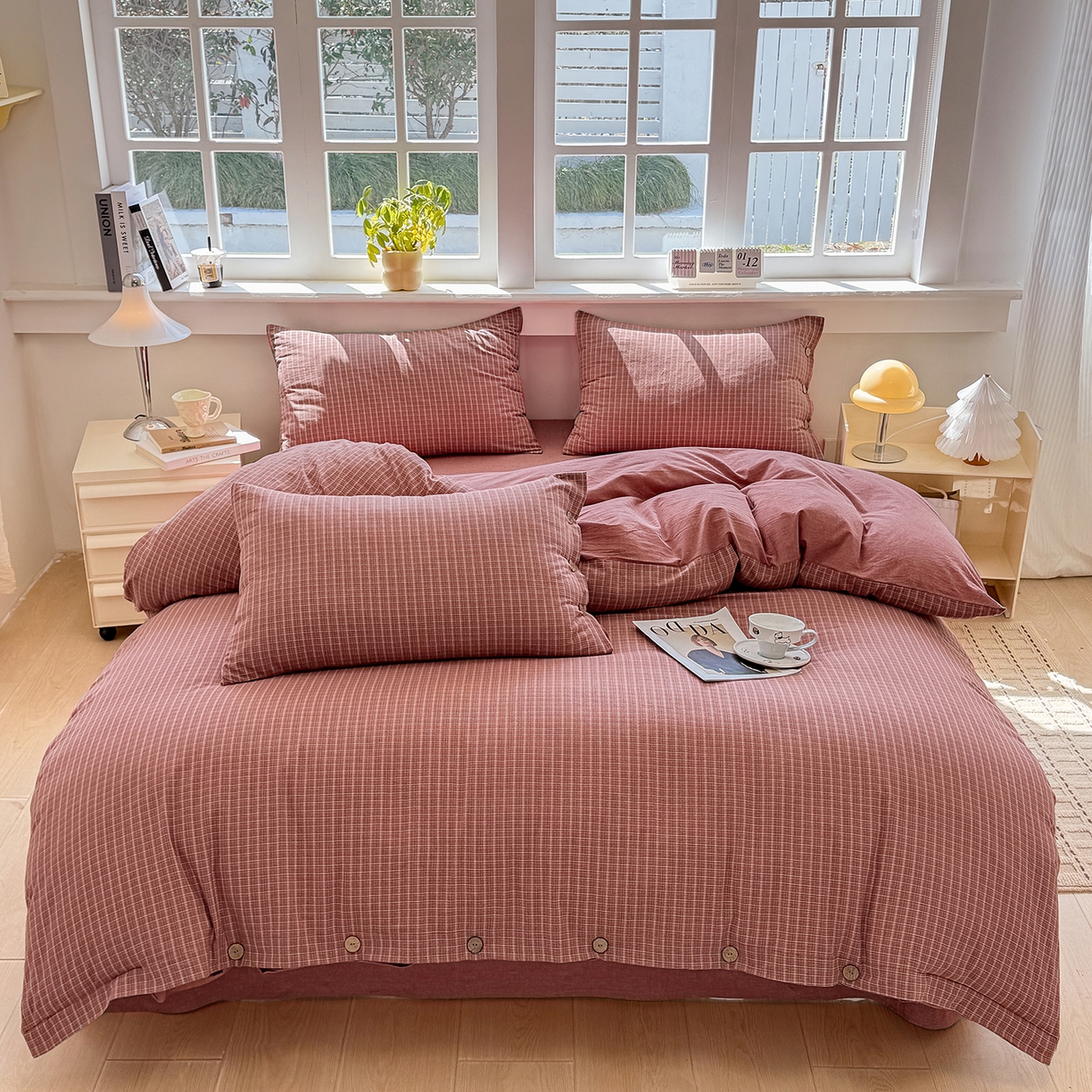 91家纺网 家纺一手货源 找家纺 梦依依 2026新款A类全棉色织水洗棉纯棉格子钮扣款四件套学生宿舍三件套 晚晴红