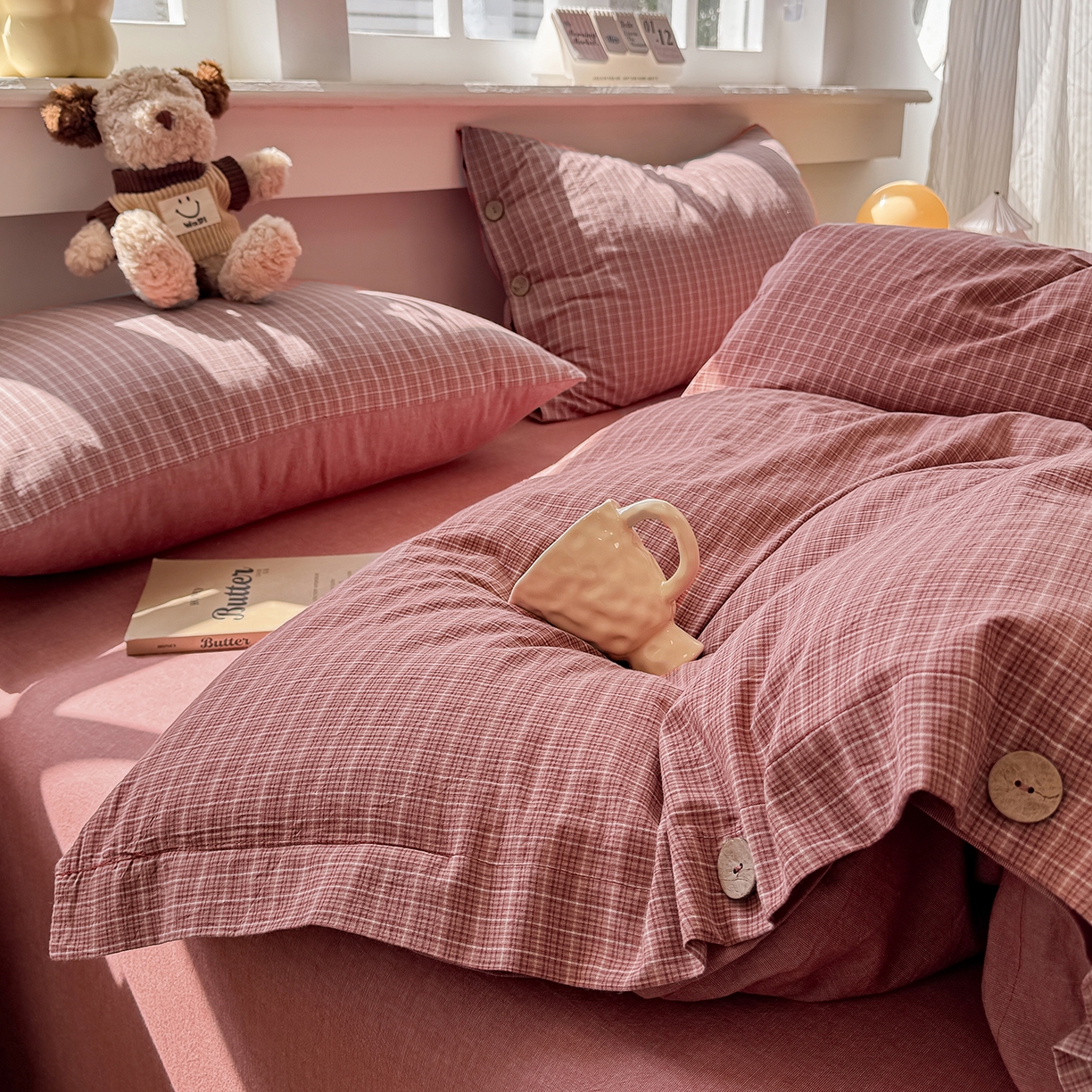 91家纺网 家纺一手货源 找家纺 梦依依 2026新款A类全棉色织水洗棉纯棉格子钮扣款四件套学生宿舍三件套 晚晴红