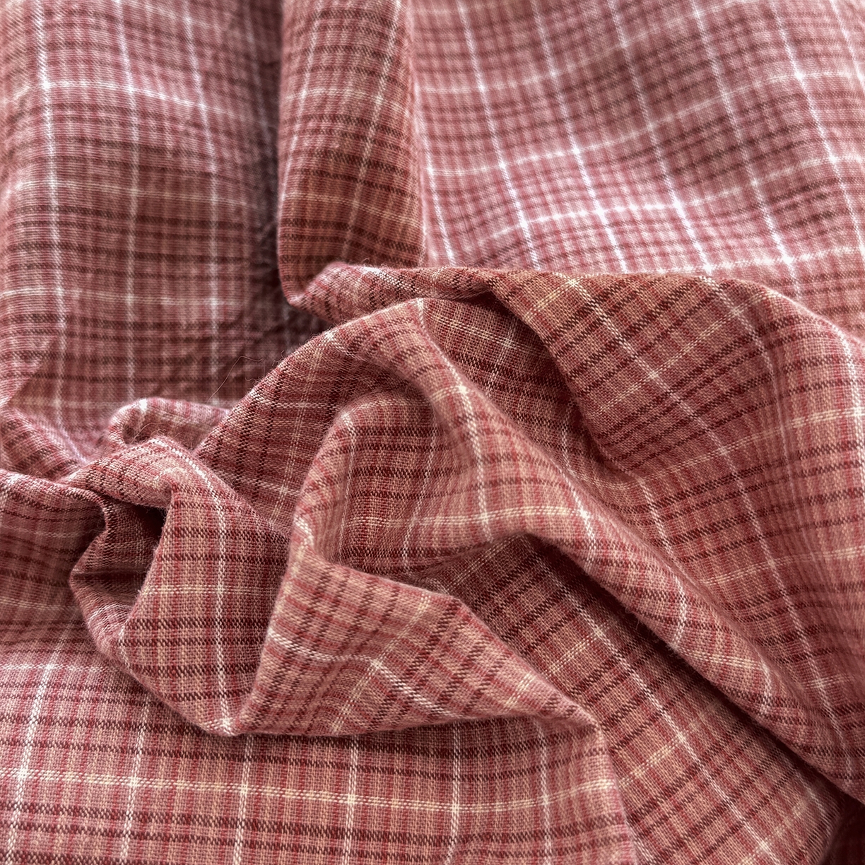 91家纺网 家纺一手货源 找家纺 梦依依 2026新款A类全棉色织水洗棉纯棉格子钮扣款四件套学生宿舍三件套 晚晴红