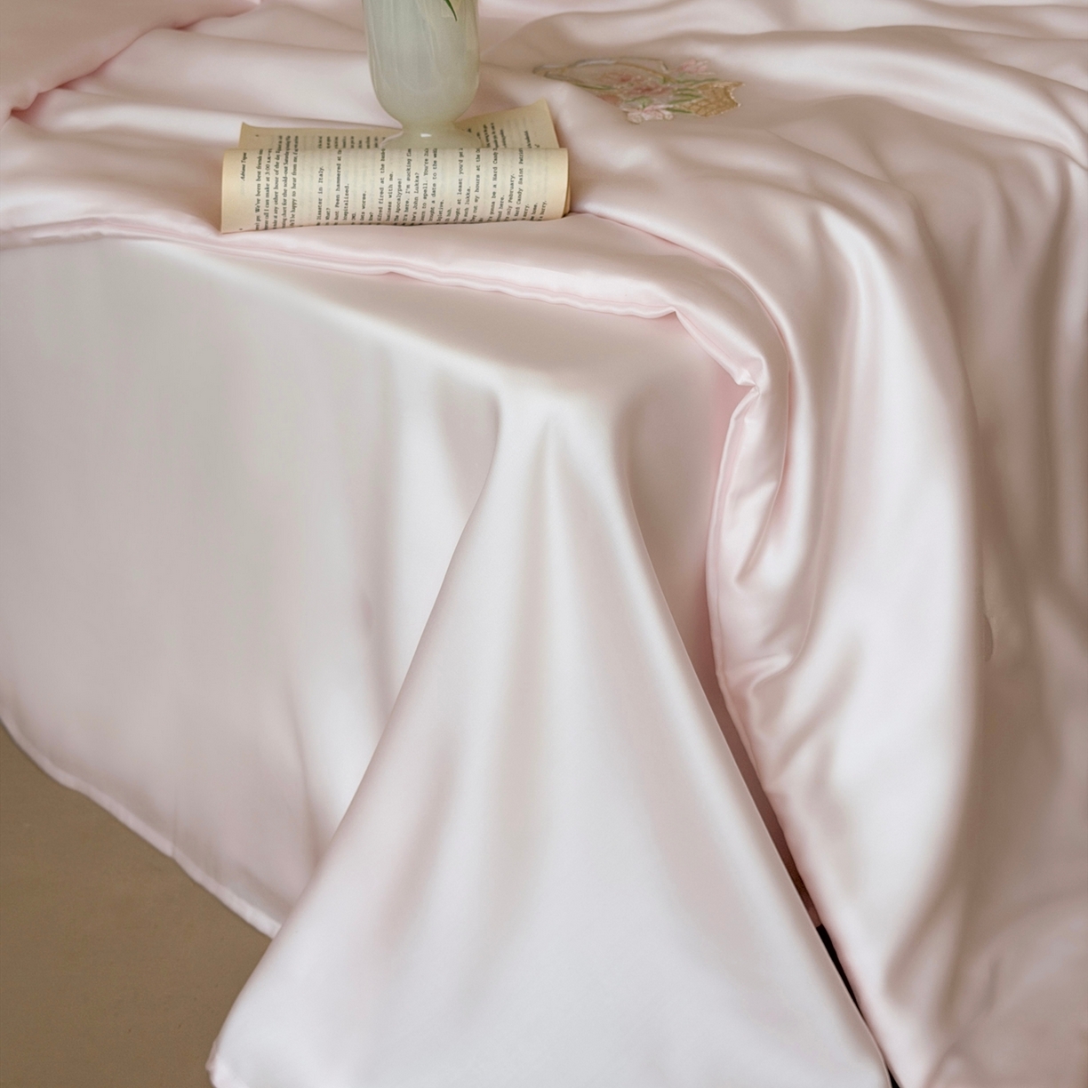 91家纺网 家纺一手货源 找家纺 鹿班家居 2026春夏新款60S兰精天丝刺绣夏被夏凉被空调被系列-夏花（标准会员-20元） 夏花-粉色