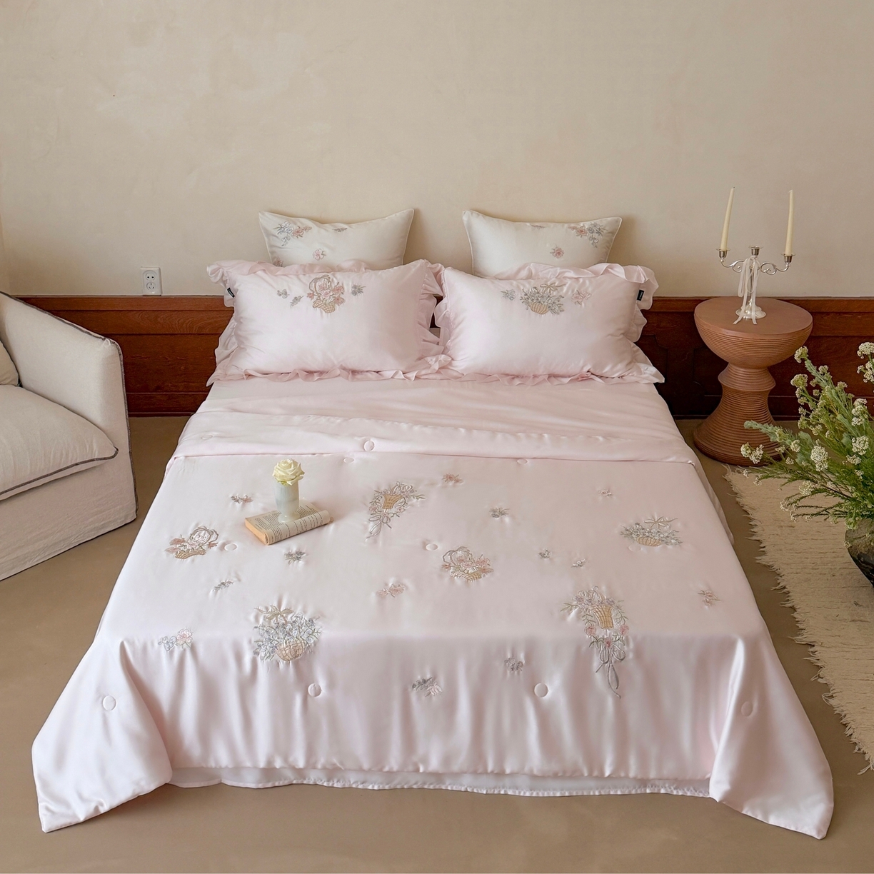 91家纺网 家纺一手货源 找家纺 鹿班家居 2026春夏新款60S兰精天丝刺绣夏被夏凉被空调被系列-夏花（标准会员-20元） 夏花-粉色