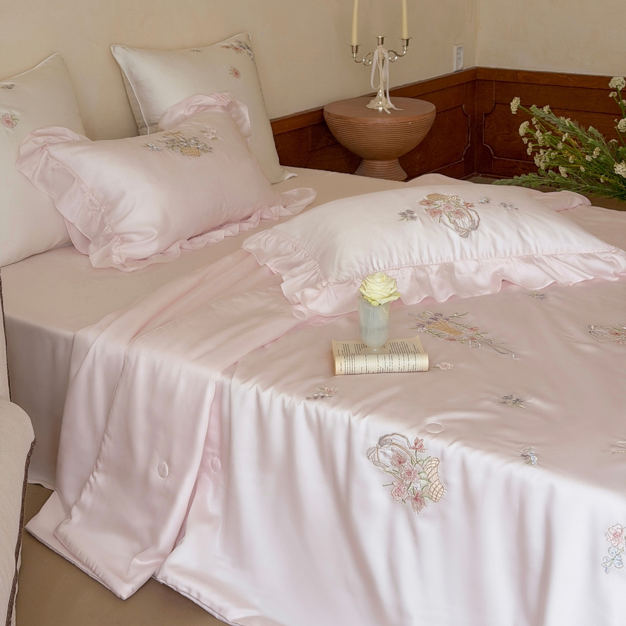 91家纺网 家纺一手货源 找家纺 鹿班家居 2026春夏新款60S兰精天丝刺绣夏被夏凉被空调被系列-夏花（标准会员-20元） 夏花-粉色