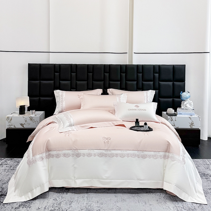 91家纺网 家纺一手货源 找家纺 丞音家纺 2026新款A类少女公主风双股100支贡缎长绒棉四件套刺绣被套绣花床笠高档礼盒装 露熙-冰莓粉