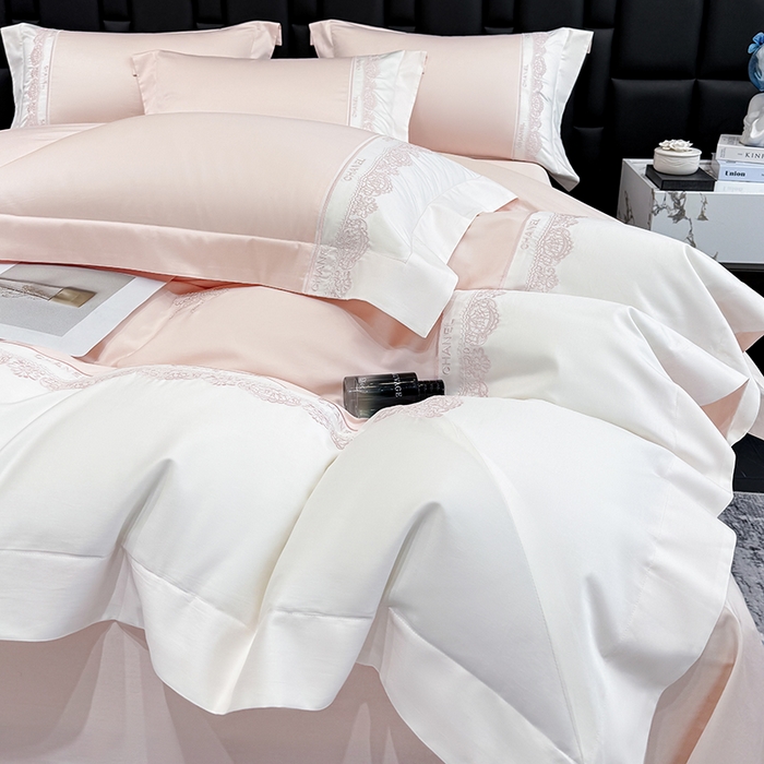 91家纺网 家纺一手货源 找家纺 丞音家纺 2026新款A类少女公主风双股100支贡缎长绒棉四件套刺绣被套绣花床笠高档礼盒装 露熙-冰莓粉